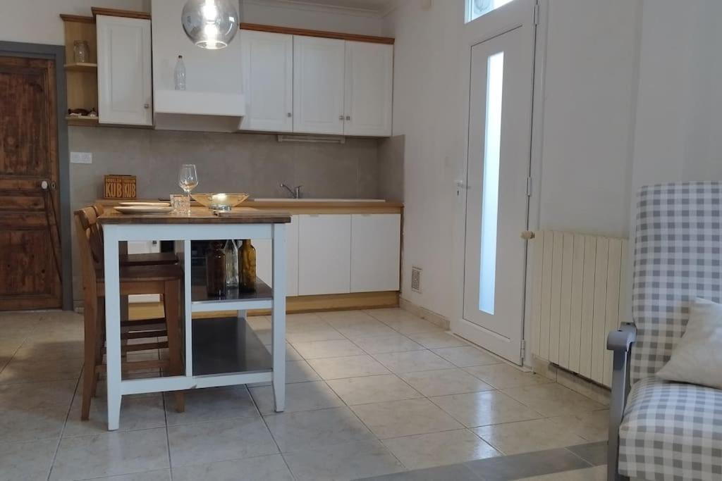 Charmante Maison T2 De Plein Pied Avec Exterieur Calme Aux Arenes Villa Beziers Ngoại thất bức ảnh